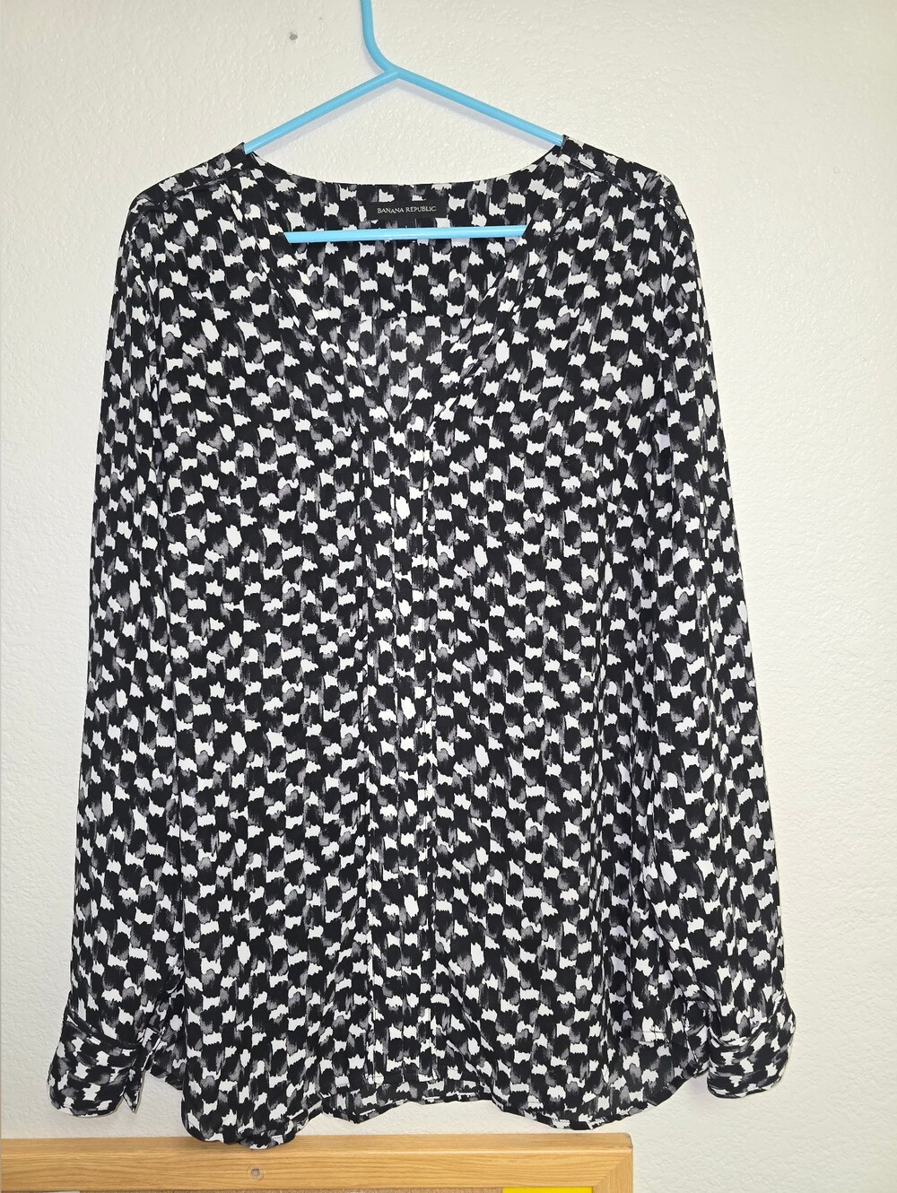 Banana Republic Black and White Abstract Print Long-Sleeve Blouse